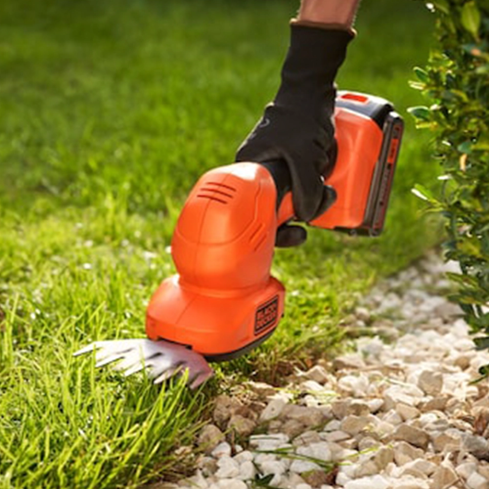 מגזמת שיחים נטענת BCSS18D1-QW מבית Black & Decker
