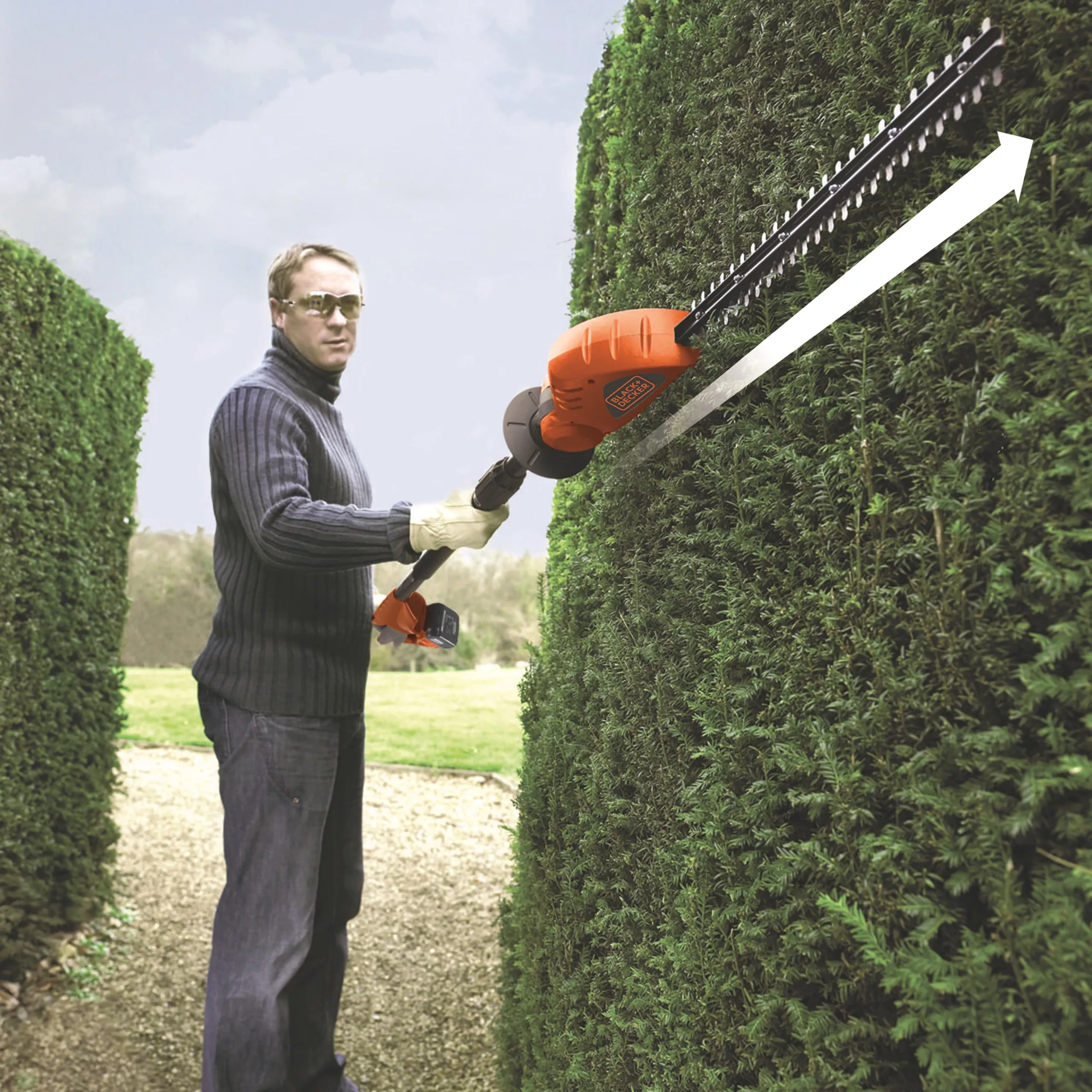 גוזם גדר חיה נטען GTC1843L20-QW מבית Black & Decker