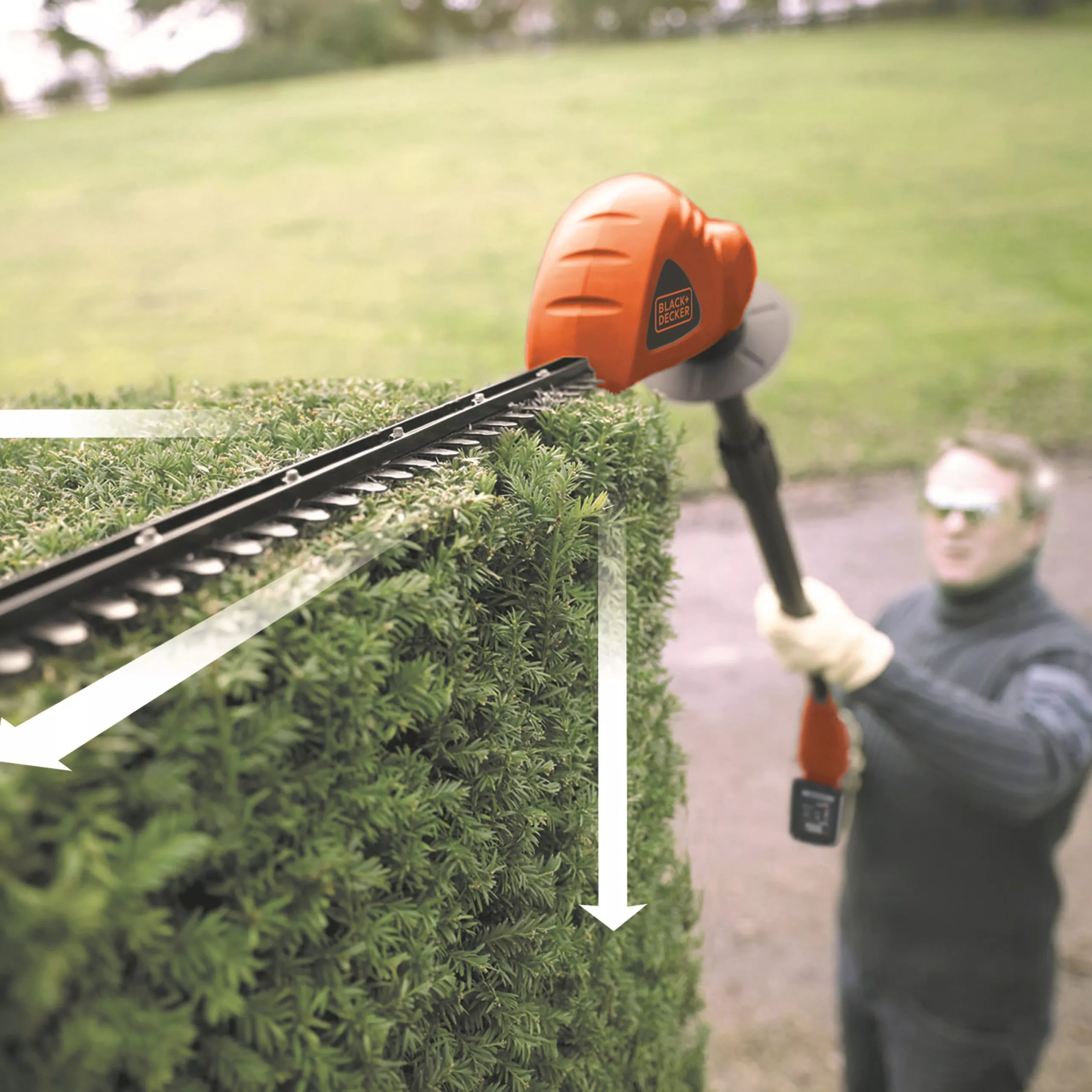 גוזם גדר חיה נטען GTC1843L20-QW מבית Black & Decker